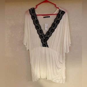 Maurices Top Size 2 NWT Cream with Black Lace